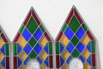 中古建具　職人手作り　鮮やかな色ガラスが美しい!　ハンドメイドのステンドグラス窓4枚セット　(R-088116)
