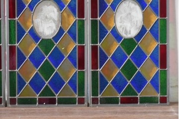 中古建具　職人手作り　鮮やかな色ガラスが美しい!　ハンドメイドのステンドグラス窓4枚セット　(R-088116)