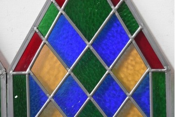 中古建具　職人手作り　鮮やかな色ガラスが美しい!　ハンドメイドのステンドグラス窓4枚セット　(R-088116)