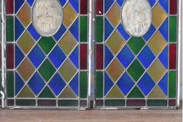 中古建具　職人手作り　鮮やかな色ガラスが美しい!　ハンドメイドのステンドグラス窓4枚セット　(R-088116)