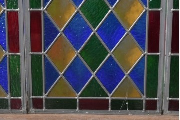 中古建具　職人手作り　鮮やかな色ガラスが美しい!　ハンドメイドのステンドグラス窓4枚セット　(R-088117)