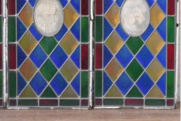 中古建具　職人手作り　鮮やかな色ガラスが美しい!　ハンドメイドのステンドグラス窓4枚セット　(R-088117)