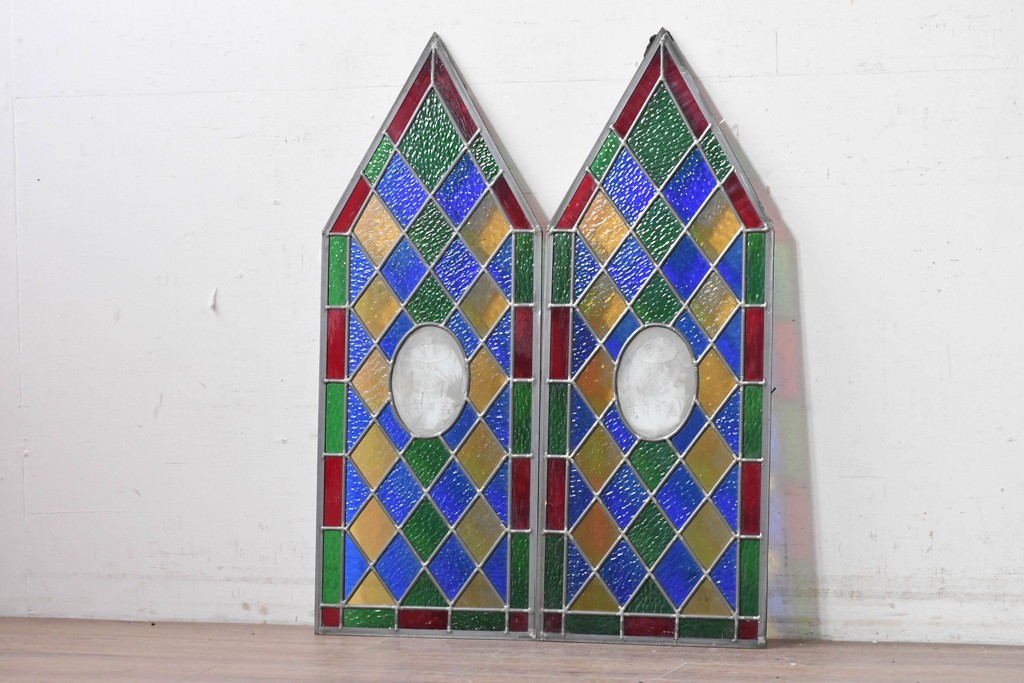 中古建具　職人手作り　鮮やかな色ガラスが美しい!　ハンドメイドのステンドグラス窓2枚セット　(R-088118)