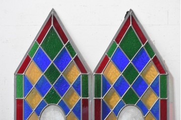 中古建具　職人手作り　鮮やかな色ガラスが美しい!　ハンドメイドのステンドグラス窓2枚セット　(R-088118)