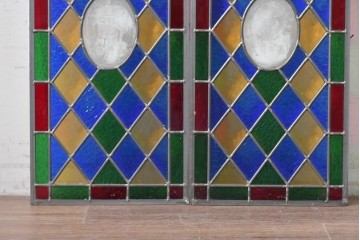 中古建具　職人手作り　鮮やかな色ガラスが美しい!　ハンドメイドのステンドグラス窓2枚セット　(R-088118)
