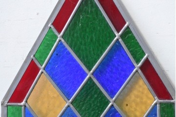 中古建具　職人手作り　鮮やかな色ガラスが美しい!　ハンドメイドのステンドグラス窓2枚セット　(R-088118)