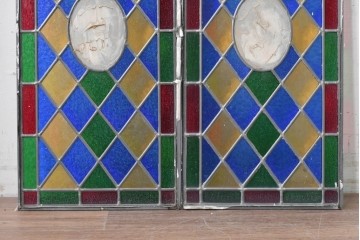 中古建具　職人手作り　鮮やかな色ガラスが美しい!　ハンドメイドのステンドグラス窓2枚セット　(R-088118)