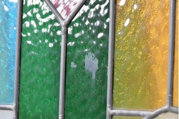中古建具　職人手作り　色ガラスの幾何学模様が美しい!　ハンドメイドのステンドグラス窓4枚セット　(R-088120)