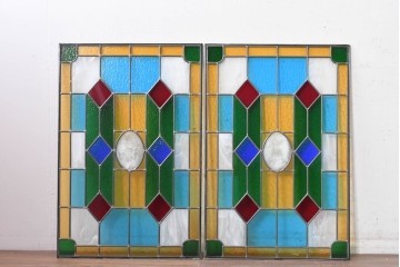 中古建具　職人手作り　色ガラスの幾何学模様が美しい!　ハンドメイドのステンドグラス窓2枚セット　(R-088121)