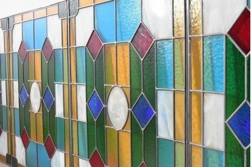 中古建具　職人手作り　色ガラスの幾何学模様が美しい!　ハンドメイドのステンドグラス窓4枚セット　(R-088122)