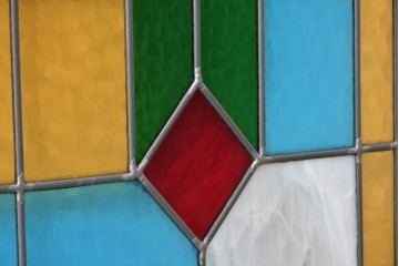 中古建具　職人手作り　色ガラスの幾何学模様が美しい!　ハンドメイドのステンドグラス窓3枚セット　(R-088123)