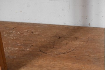 和製ヴィンテージ　木味豊かなシンプルデザインのガラス戸棚　(R-088124)