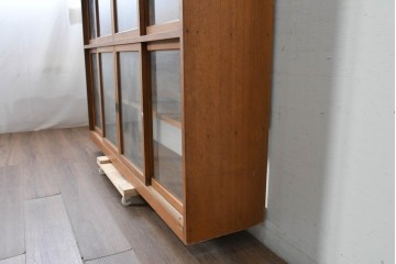 和製ヴィンテージ　木味豊かなシンプルデザインのガラス戸棚　(R-088124)