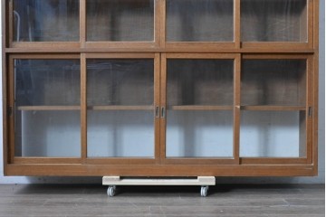 和製ヴィンテージ　木味豊かなシンプルデザインのガラス戸棚　(R-088124)