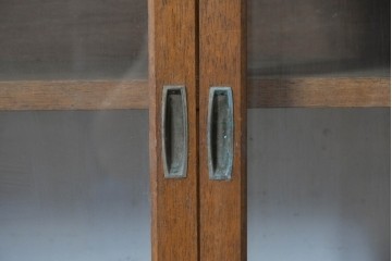 和製ヴィンテージ　木味豊かなシンプルデザインのガラス戸棚　(R-088124)