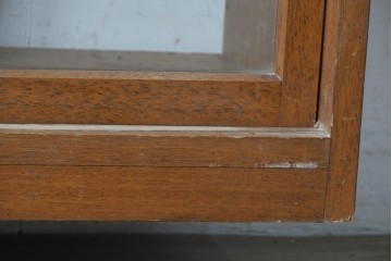 和製ヴィンテージ　木味豊かなシンプルデザインのガラス戸棚　(R-088124)