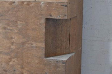 和製ヴィンテージ　木味豊かなシンプルデザインのガラス戸棚　(R-088124)
