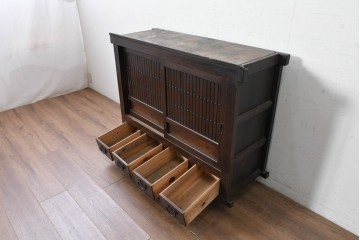 和製アンティーク　明治期　格子戸の意匠が趣深い四尺水屋箪笥サイドボード　(R-088126)
