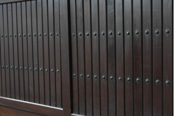 和製アンティーク　明治期　格子戸の意匠が趣深い四尺水屋箪笥サイドボード　(R-088126)
