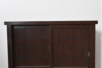 和製アンティーク　明治期　低めの構えに格子戸が映える四尺水屋箪笥サイドボード　(R-088127)