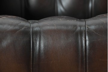 【簡易リペア限定品】　イギリスアンティーク　チェスターフィールドウィングバックチェア　※傷み有り　(R-088130)