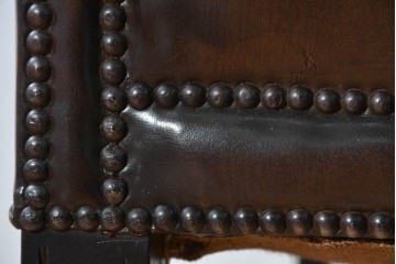 【簡易リペア限定品】　イギリスアンティーク　チェスターフィールドウィングバックチェア　※傷み有り　(R-088130)