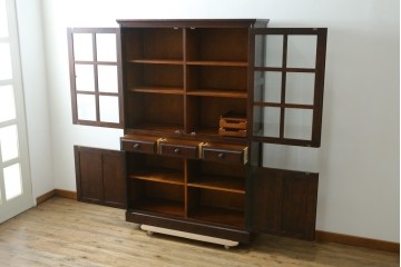 中古　北海道民芸家具　和洋どちらの空間にも取り入れやすいキャビネット　(R-088131)