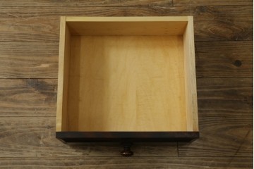 中古　北海道民芸家具　和洋どちらの空間にも取り入れやすいキャビネット　(R-088131)