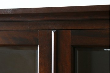 中古　北海道民芸家具　和洋どちらの空間にも取り入れやすいキャビネット　(R-088131)