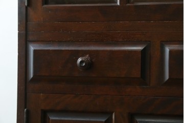 中古　北海道民芸家具　和洋どちらの空間にも取り入れやすいキャビネット　(R-088131)