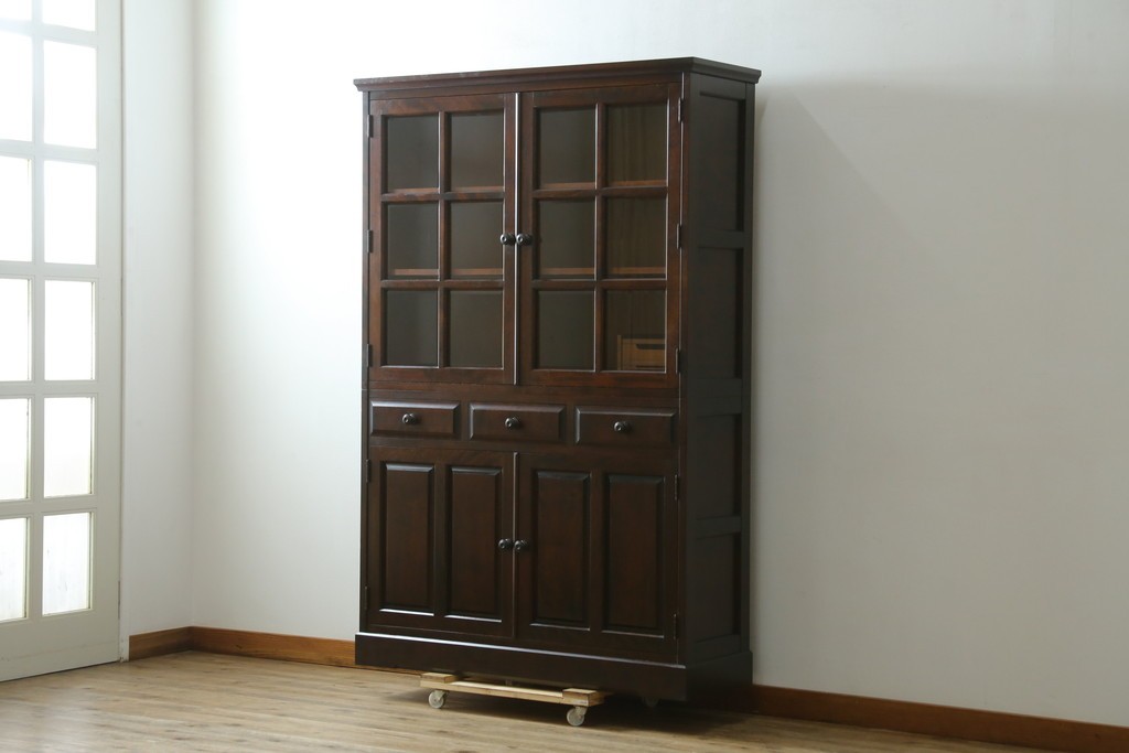中古　北海道民芸家具　和洋どちらの空間にも取り入れやすいキャビネット　(R-088131)