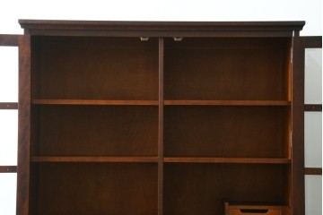 中古　北海道民芸家具　和洋どちらの空間にも取り入れやすいキャビネット　(R-088131)