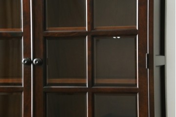 中古　北海道民芸家具　和洋どちらの空間にも取り入れやすいキャビネット　(R-088131)
