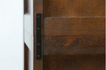 中古　北海道民芸家具　和洋どちらの空間にも取り入れやすいキャビネット　(R-088131)