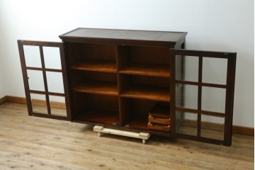 《台輪取り付け加工費込み》　中古　北海道民芸家具　すっきりとした格子ガラス扉のサイドボード　(R-088132)