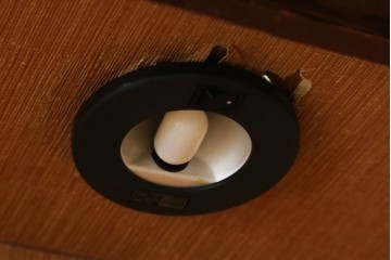 和製アンティーク　大正ロマン　薄型で取り入れやすいレトロな戸棚　(R-088134)