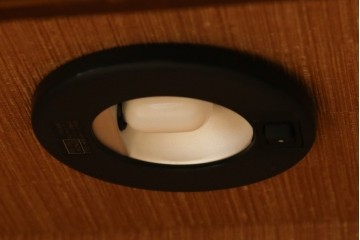 和製アンティーク　大正ロマン　薄型で取り入れやすいレトロな戸棚　(R-088134)