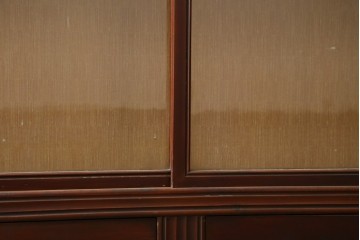和製アンティーク　大正ロマン　薄型で取り入れやすいレトロな戸棚　(R-088134)