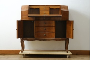 中古　イタリア　高級輸入家具　象嵌入り　曲線美が優雅なライティングビューロー　(R-088137)