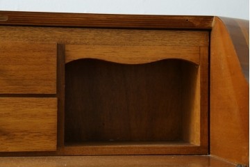 中古　イタリア　高級輸入家具　象嵌入り　曲線美が優雅なライティングビューロー　(R-088137)