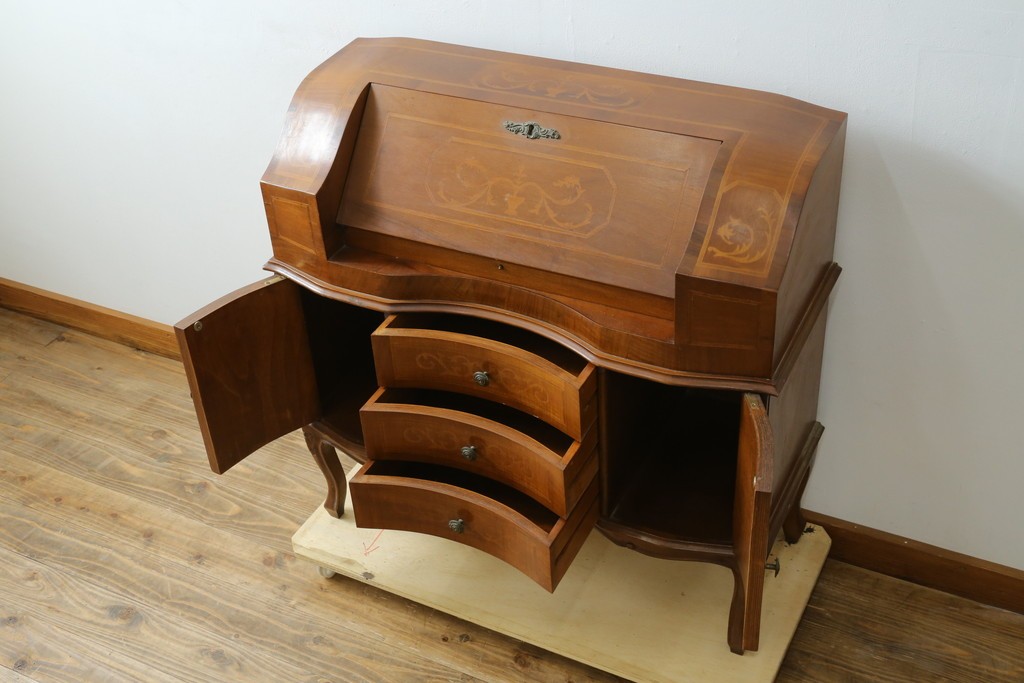 中古　イタリア　高級輸入家具　象嵌入り　曲線美が優雅なライティングビューロー　(R-088137)