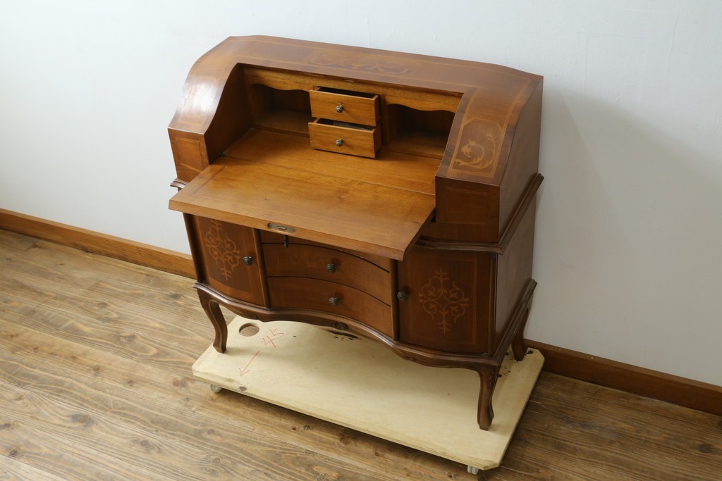 中古　イタリア　高級輸入家具　象嵌入り　曲線美が優雅なライティングビューロー　(R-088137)