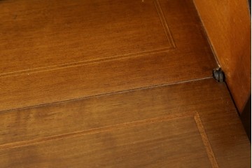 中古　イタリア　高級輸入家具　象嵌入り　曲線美が優雅なライティングビューロー　(R-088137)