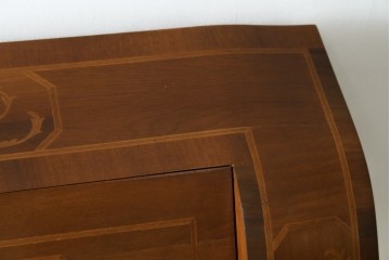 中古　イタリア　高級輸入家具　象嵌入り　曲線美が優雅なライティングビューロー　(R-088137)
