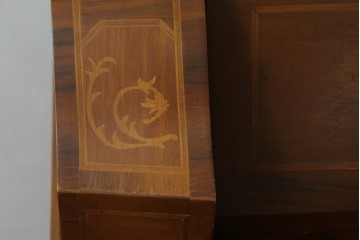 中古　イタリア　高級輸入家具　象嵌入り　曲線美が優雅なライティングビューロー　(R-088137)