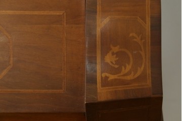 中古　イタリア　高級輸入家具　象嵌入り　曲線美が優雅なライティングビューロー　(R-088137)
