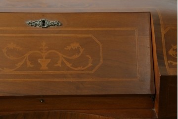 中古　イタリア　高級輸入家具　象嵌入り　曲線美が優雅なライティングビューロー　(R-088137)