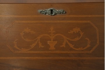中古　イタリア　高級輸入家具　象嵌入り　曲線美が優雅なライティングビューロー　(R-088137)
