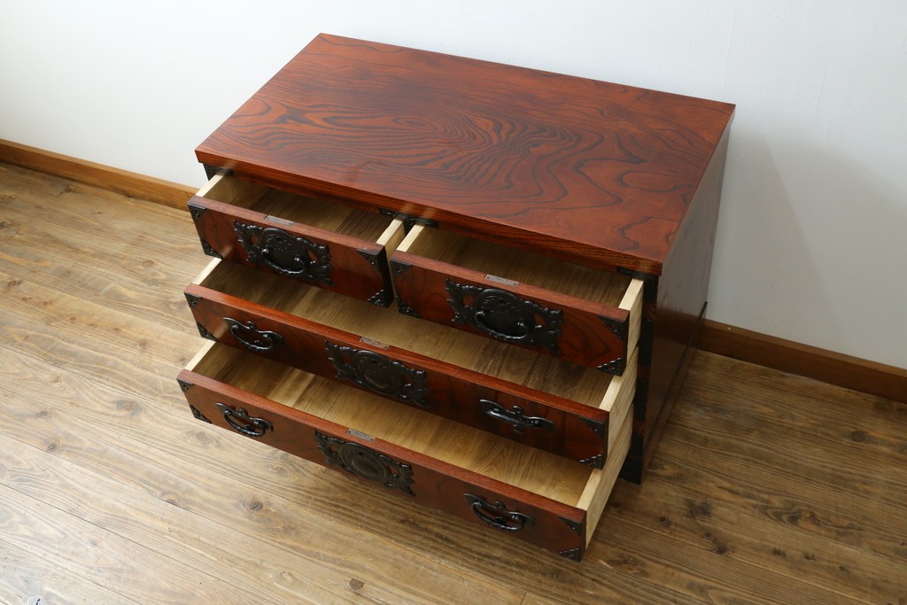 中古　美品　岩谷堂箪笥　重厚な金具が目を引く衣装箪笥　(R-088139)