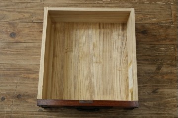 中古　美品　岩谷堂箪笥　重厚な金具が目を引く衣装箪笥　(R-088139)